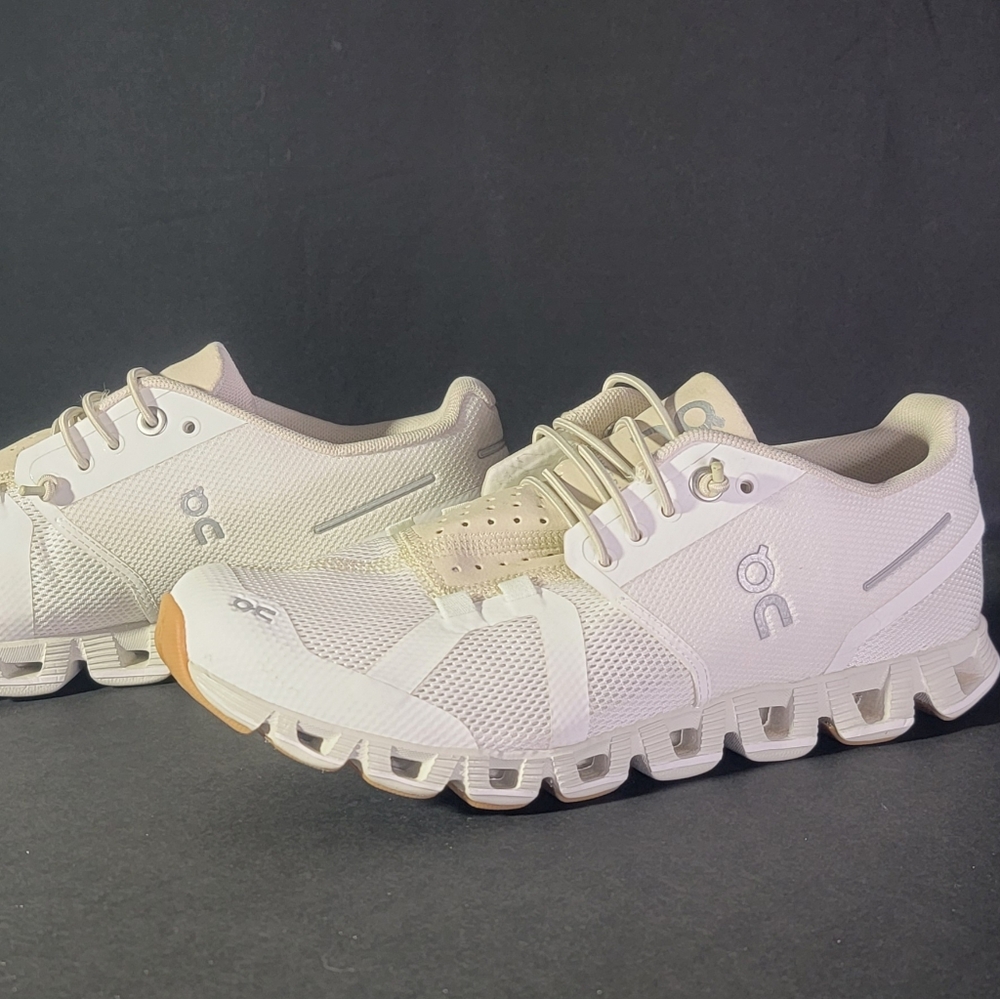 On Cloud Size 6